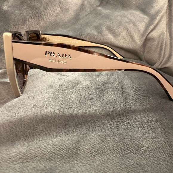 Prada sunglasses. Prescription but original lenses included. - Picture 6 of 15